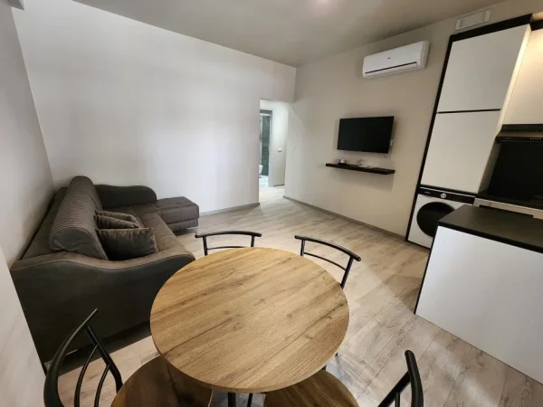 Jepet me Qira: 1+1+ Ballkon || 📍 Liqeni Artificial, Vija e Pare Pallati Swan || 650 euro/ muaj