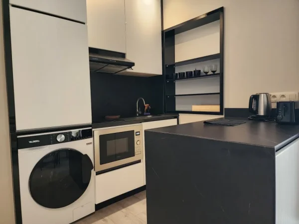 Jepet me Qira: 1+1+ Ballkon || 📍 Liqeni Artificial, Vija e Pare Pallati Swan || 650 euro/ muaj