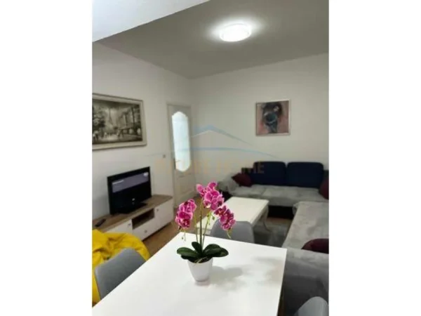 Tirane, shitet apartament 3+1+Ballkon+ Post Parkimi Kati 1, 106 m² 175.000 € (Brryli, Rruga Bardhyl)
