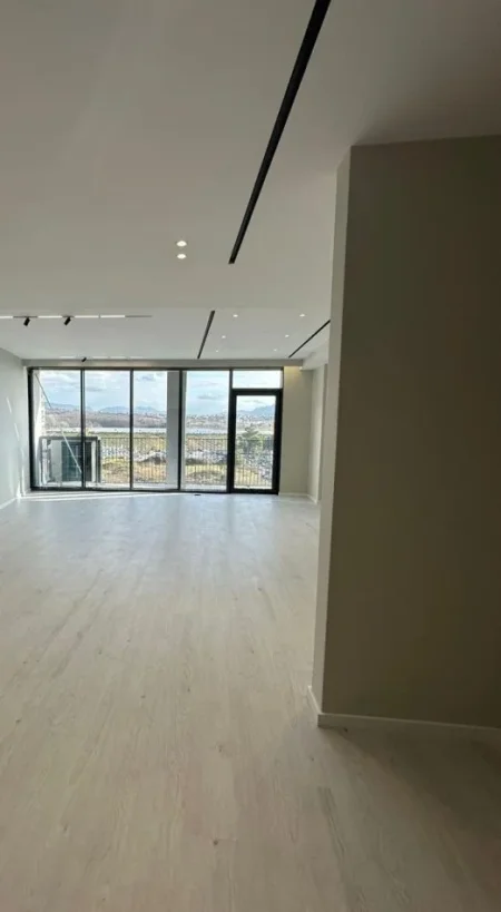 Tirane, jepet me qera ambjent biznesi Kati 6, 125 m² 1.300 € (Lake View Residence)