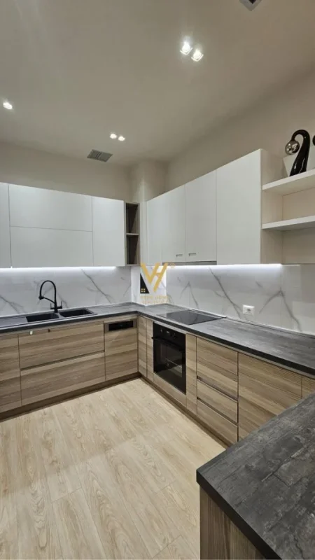 Tirane, shitet apartament 3+1+Ballkon Kati 4, 118 m² 330.000 € (RRUGA PETI)