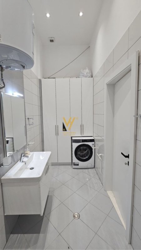 Tirane, shitet apartament 3+1+Ballkon Kati 4, 118 m² 330.000 € (RRUGA PETI)