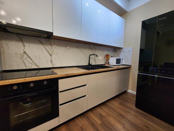 🟢 JEPET ME QIRA :⚡️Apartament 1+1+1wc & VERANDË📍( KOMUNA PARISIT - KOMPLEKSI KIKA 2 FIKS TE FLEX GYM ) 100% i Ri Luxury & (600€) 🔥