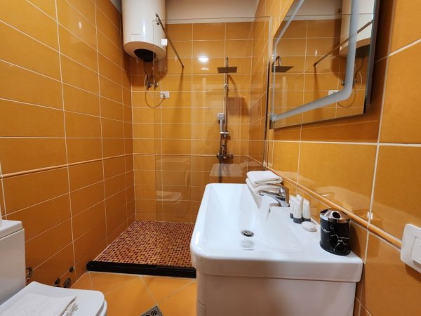🟢 JEPET ME QIRA :⚡️Apartament 1+1+1wc & VERANDË📍( KOMUNA PARISIT - KOMPLEKSI KIKA 2 FIKS TE FLEX GYM ) 100% i Ri Luxury & (600€) 🔥