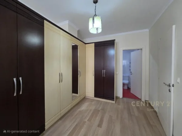 Tirane, jepet me qera apartament 2+1 Kati 4, 100 m² 580 € 