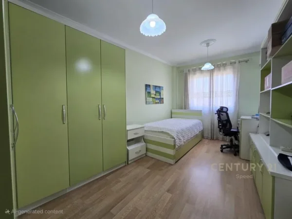 Tirane, jepet me qera apartament 2+1 Kati 4, 100 m² 580 € 