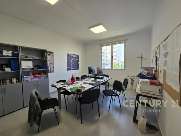 Tirane, jepet me qera ambjent biznesi Kati 4, 600 m² 150.000 € 