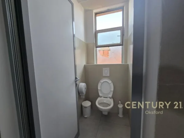 Tirane, jepet me qera ambjent biznesi Kati 4, 600 m² 150.000 € 