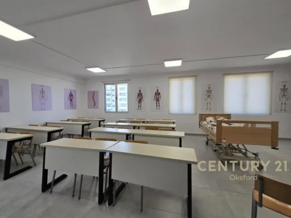 Tirane, jepet me qera ambjent biznesi Kati 4, 600 m² 150.000 € 