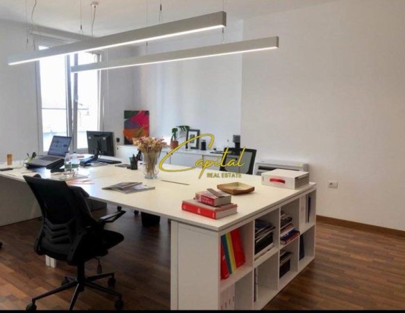 Tirane, jepet me qera zyre Kati 4, 57 m² 1.000 € (STADIUMI &quot;AIR ALBANIA&quot;)