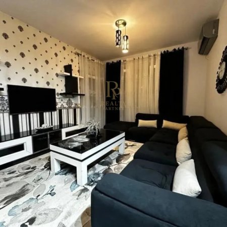 Tirane, jepet me qera apartament 3+1+Ballkon Kati 2, 115 m² 700 € (Bulevardi i Ri)