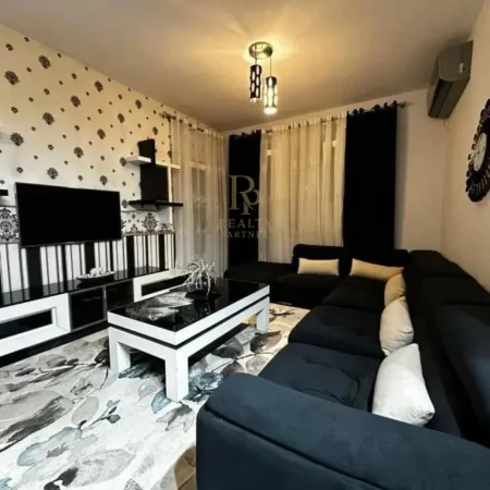 Tirane, jepet me qera apartament 3+1+Ballkon Kati 2, 115 m² 700 € (Bulevardi i Ri)
