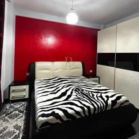 Tirane, jepet me qera apartament 3+1+Ballkon Kati 2, 115 m² 700 € (Bulevardi i Ri)