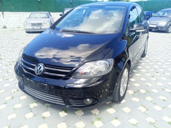 Durres, shes makine GOLF V PLUS Nafte, e zeze manuale Klima 200.000 km 3.700 €
