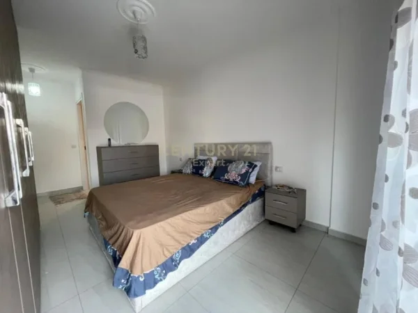 Tirane, jepet me qera apartament 2+1 Kati 1, 89 m² 600 € 