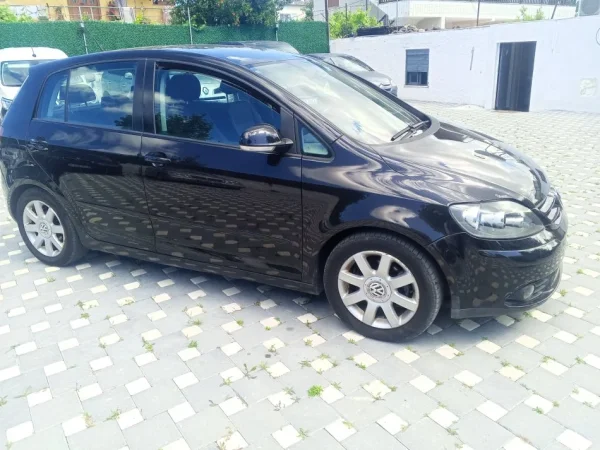 Durres, shes makine GOLF V PLUS Nafte, e zeze manuale Klima 200.000 km 3.700 €