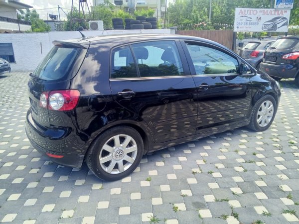 Durres, shes makine GOLF V PLUS Nafte, e zeze manuale Klima 200.000 km 3.700 €