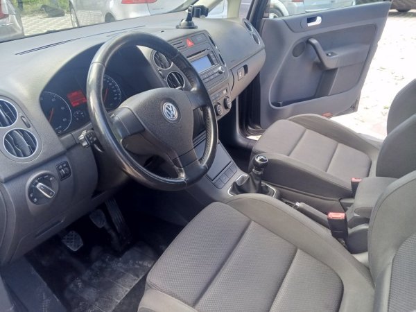 Durres, shes makine GOLF V PLUS Nafte, e zeze manuale Klima 200.000 km 3.700 €