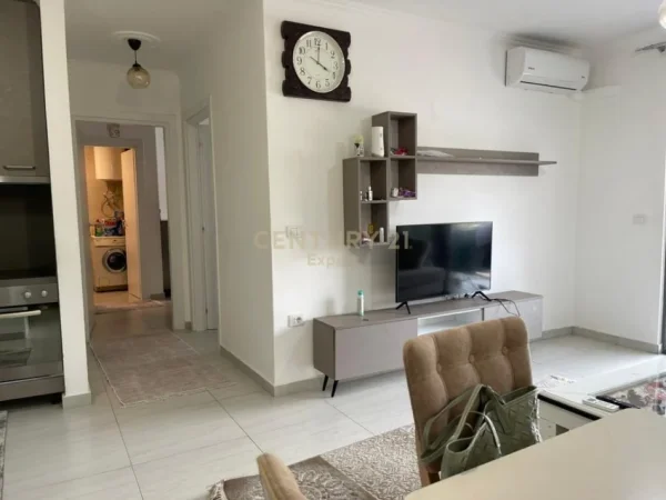 Tirane, jepet me qera apartament 2+1 Kati 1, 80 m² 600 € 