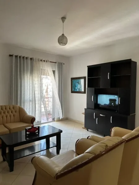 Tirane, jepet me qera apartament 2+1 Kati 7, 100 m² 400 € (astir)