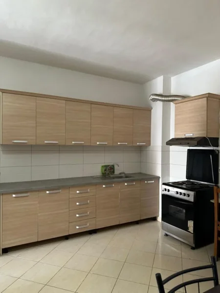 Tirane, jepet me qera apartament 2+1 Kati 7, 100 m² 400 € (astir)