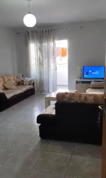 Tirane, jepet me qera apartament 1+1+Ballkon Kati 3, 70 m² 450 € (Tregu elektrik)