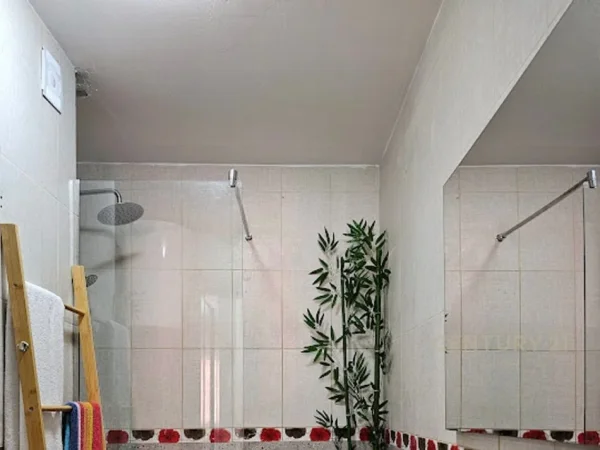 Tirane, jepet me qera apartament 2+1+Aneks+Ballkon Kati 3, 120 m² 650 € 