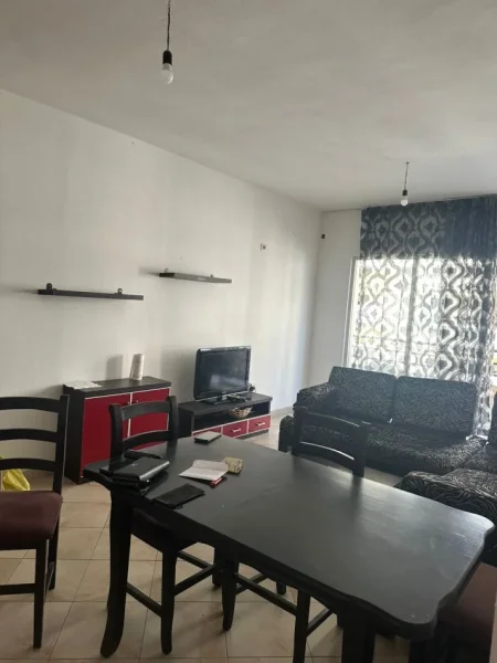 Tirane, jepet me qera apartament 2+1 Kati 4, 100 m² 450 € (astir)