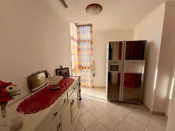 Tirane, jepet me qera apartament 2+1 Kati 4, 146 m² 800 € (Ish Ekspozita)