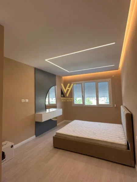 Tirane, jepet me qera apartament 2+1+Ballkon Kati 2, 117 m² 800 € (RIVER RESIDENCE)