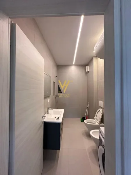 Tirane, jepet me qera apartament 2+1+Ballkon Kati 2, 117 m² 800 € (RIVER RESIDENCE)