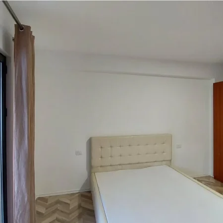 Tirane, jepet me qera apartament 2+1+Ballkon Kati 4, 115 m² 500 € 