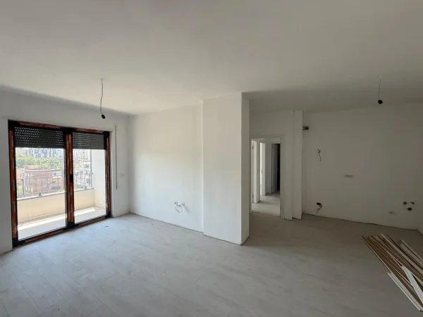 Tirane, jepet me qera apartament 2+1+Aneks+Ballkon Kati 7, 120 m² 600 € (stacioni i trenit)