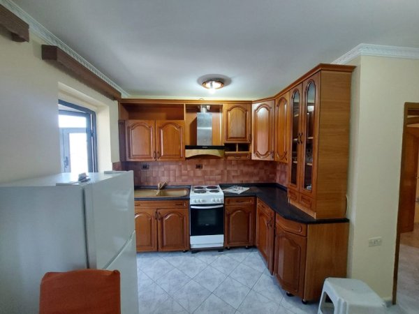 Tirane, jepet me qera apartament 2+1+Ballkon Kati 5, 73 m² 450 € 