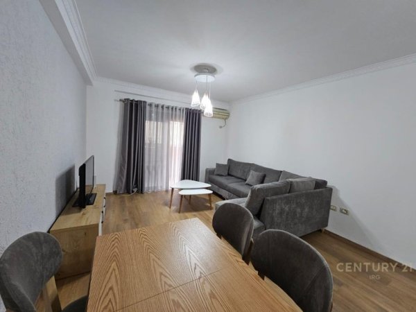 Tirane, jepet me qera apartament 1+1 Kati 2, 600 € 