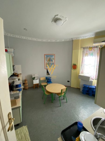 Tirane, jepet me qera Vile 3 Katshe Kati 0, 710 m² 5.000 € (KOMUNA E PARISIT)