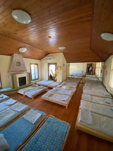 Tirane, jepet me qera Vile 3 Katshe Kati 0, 710 m² 5.000 € (KOMUNA E PARISIT)