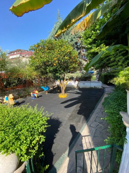 Tirane, jepet me qera Vile 3 Katshe Kati 0, 710 m² 5.000 € (KOMUNA E PARISIT)