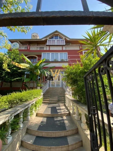 Tirane, jepet me qera Vile 3 Katshe Kati 0, 710 m² 5.000 € (KOMUNA E PARISIT)