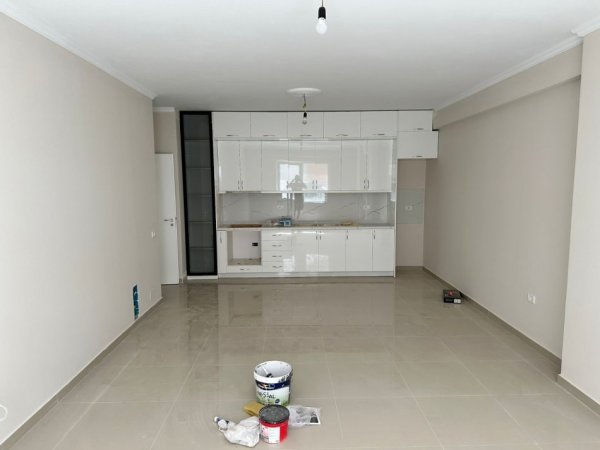 Tirane, jepet me qera apartament 2+1 Kati 2, 108 m² 350 € (Kamez, Raiffaisen Bank)