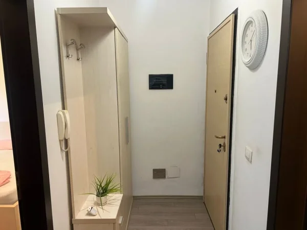 Tirane, jepet me qera apartament 1+1+Aneks Kati 4, 63 m² 500 € (Rruga e Kavajes)