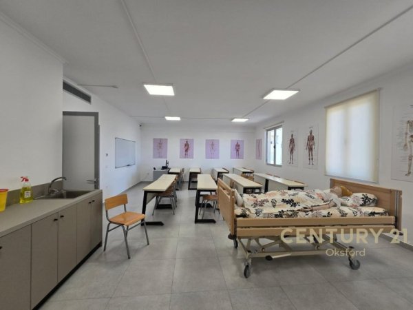 Tirane, jepet me qera ambjent biznesi Kati 0, 1.340 m² 15.000 € (PRANE DELIJORGJIT)