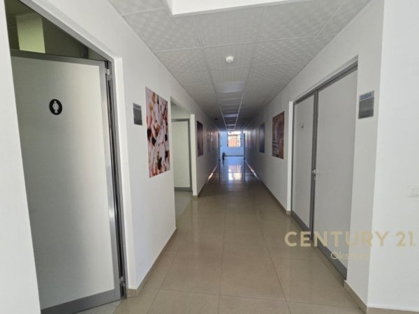 Tirane, jepet me qera ambjent biznesi Kati 0, 1.340 m² 15.000 € (PRANE DELIJORGJIT)