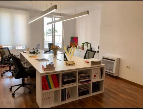 Tirane, jepet me qera zyre Kati 4, 57 m² 1.000 € (RRUGA E ELBASANIT)