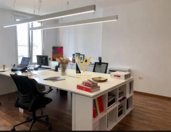 Tirane, jepet me qera zyre Kati 4, 57 m² 1.000 € (RRUGA E ELBASANIT)
