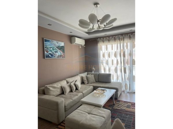 Tirane, jepet me qera apartament 2+1+Ballkon Kati 6, 98 m² 650 € 