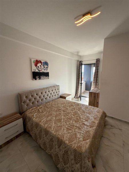 Tirane, jepet me qera apartament 2+1+Ballkon Kati 8, 114 m² 650 € (OAZIS)