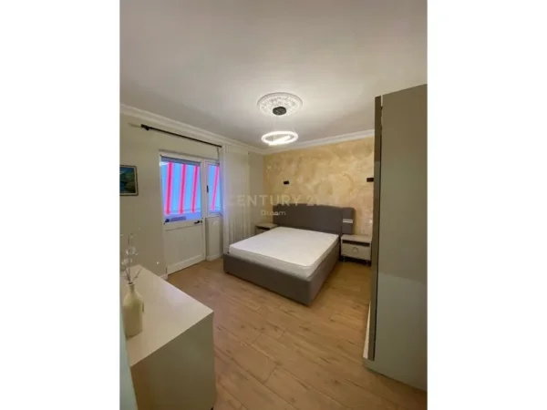 Tirane, jepet me qera apartament 1+1 Kati 3, 65 m² 550 € 