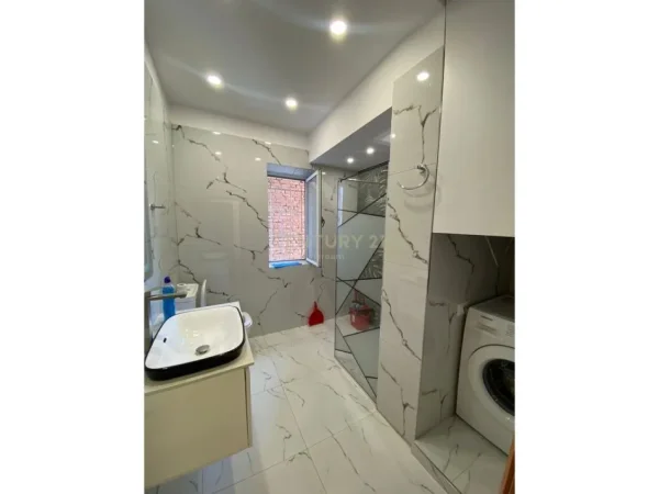 Tirane, jepet me qera apartament 1+1 Kati 3, 65 m² 550 € 