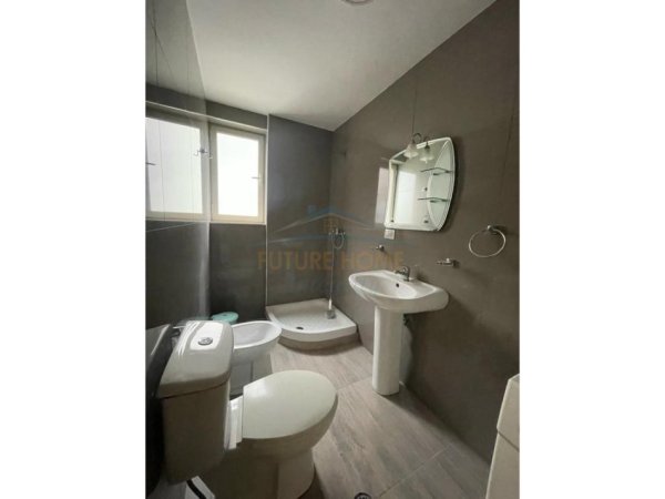 Tirane, jepet me qera apartament 2+1+Ballkon Kati 4, 86 m² 600 € 